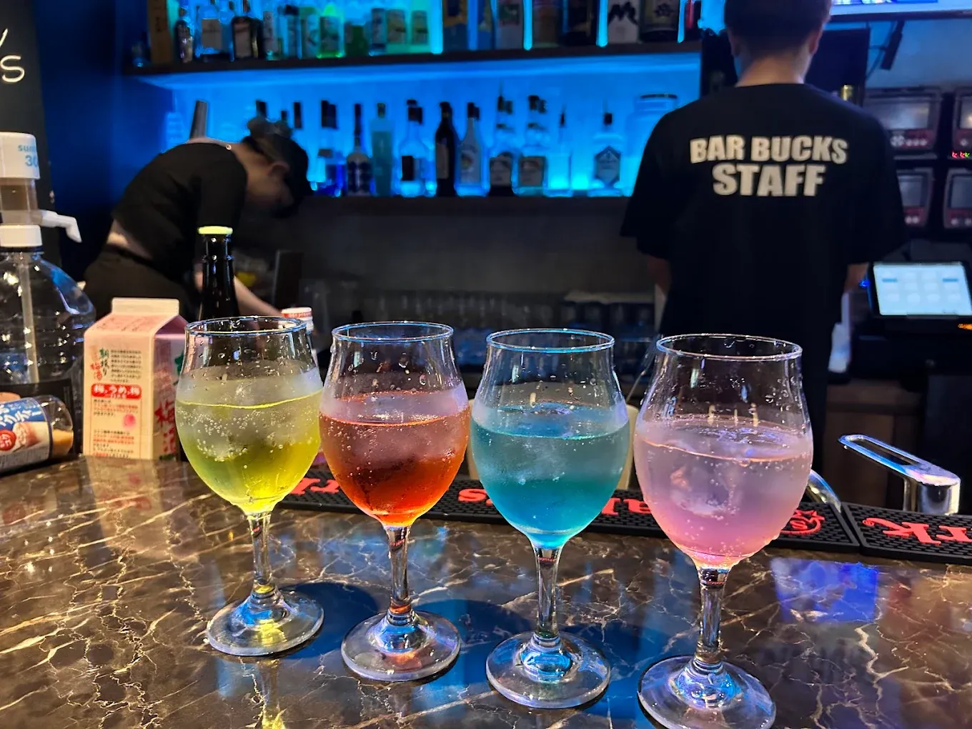 Cafe & BAR BUCKS のカクテル4杯